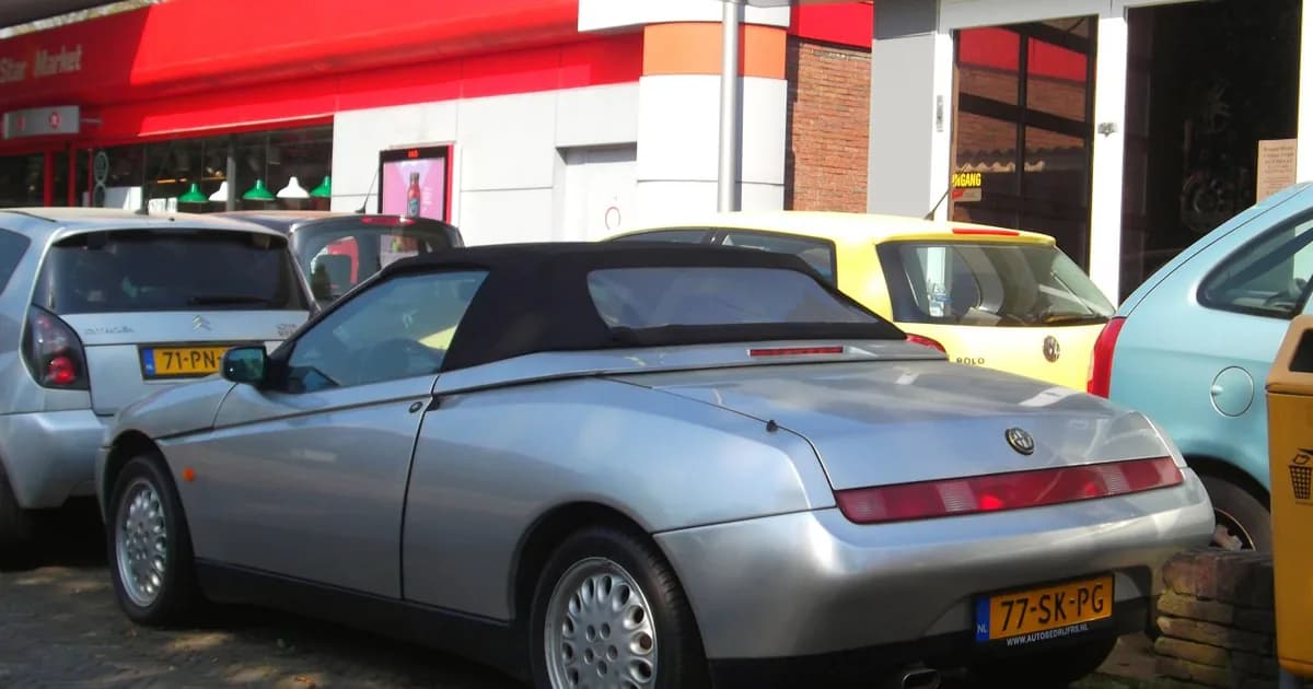 Alfa Romeo Spider (916) (1995–2003)