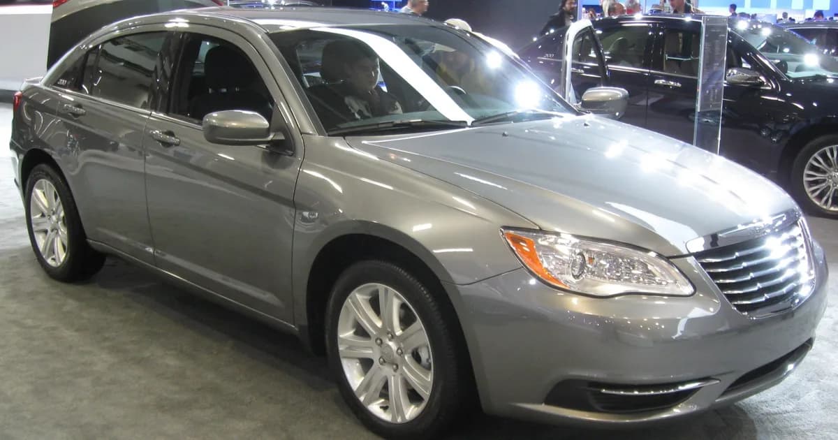 Chrysler 200 I (2010–2014)