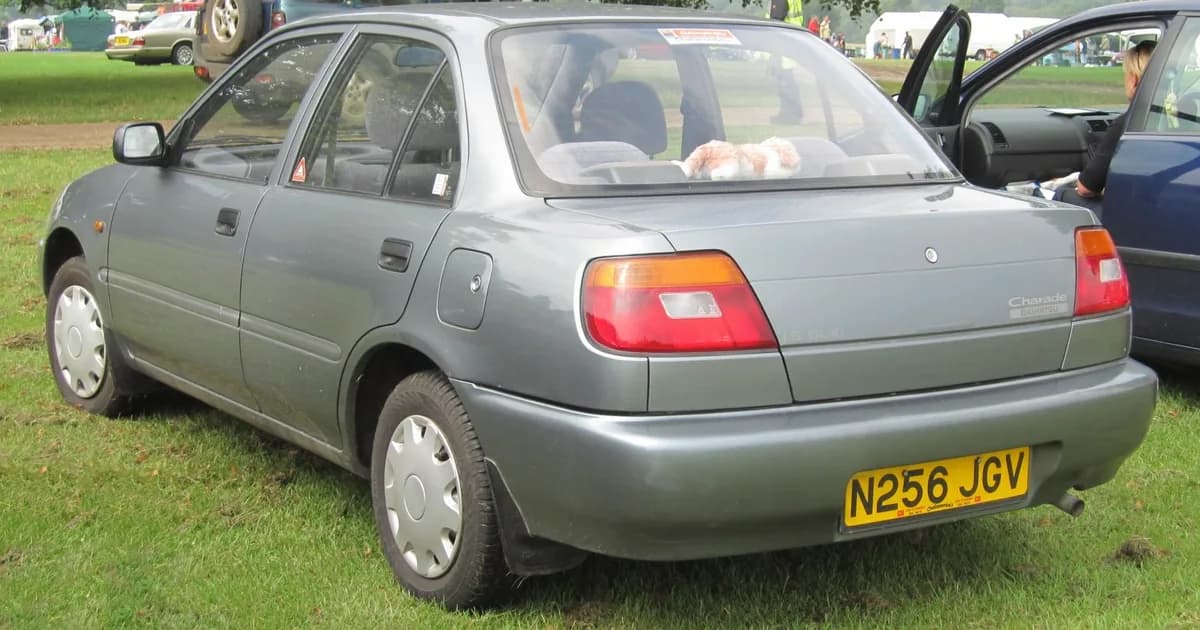 Daihatsu Charade IV (G200) (1998–2000)