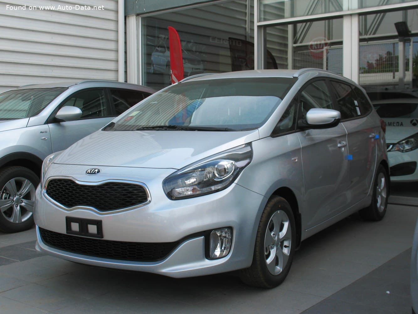 Kia Carens III (2013–2016)