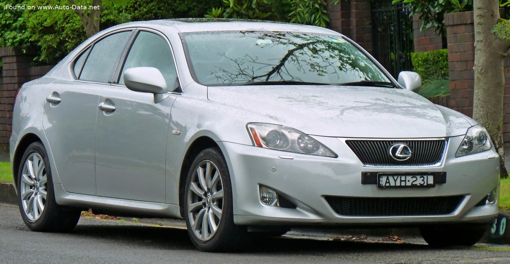 Lexus IS II (2005–2008)