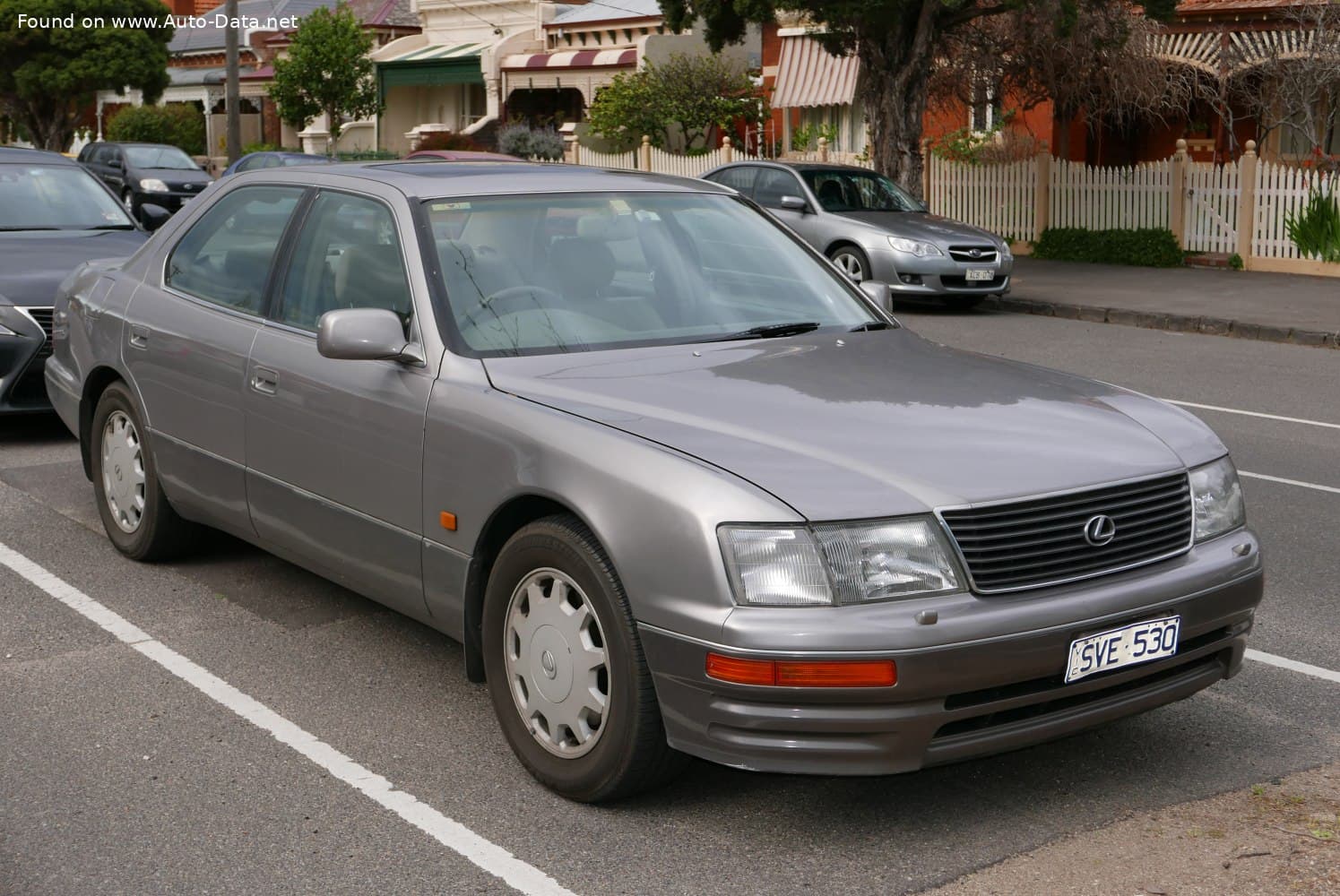 Lexus LS II (1997–2000)