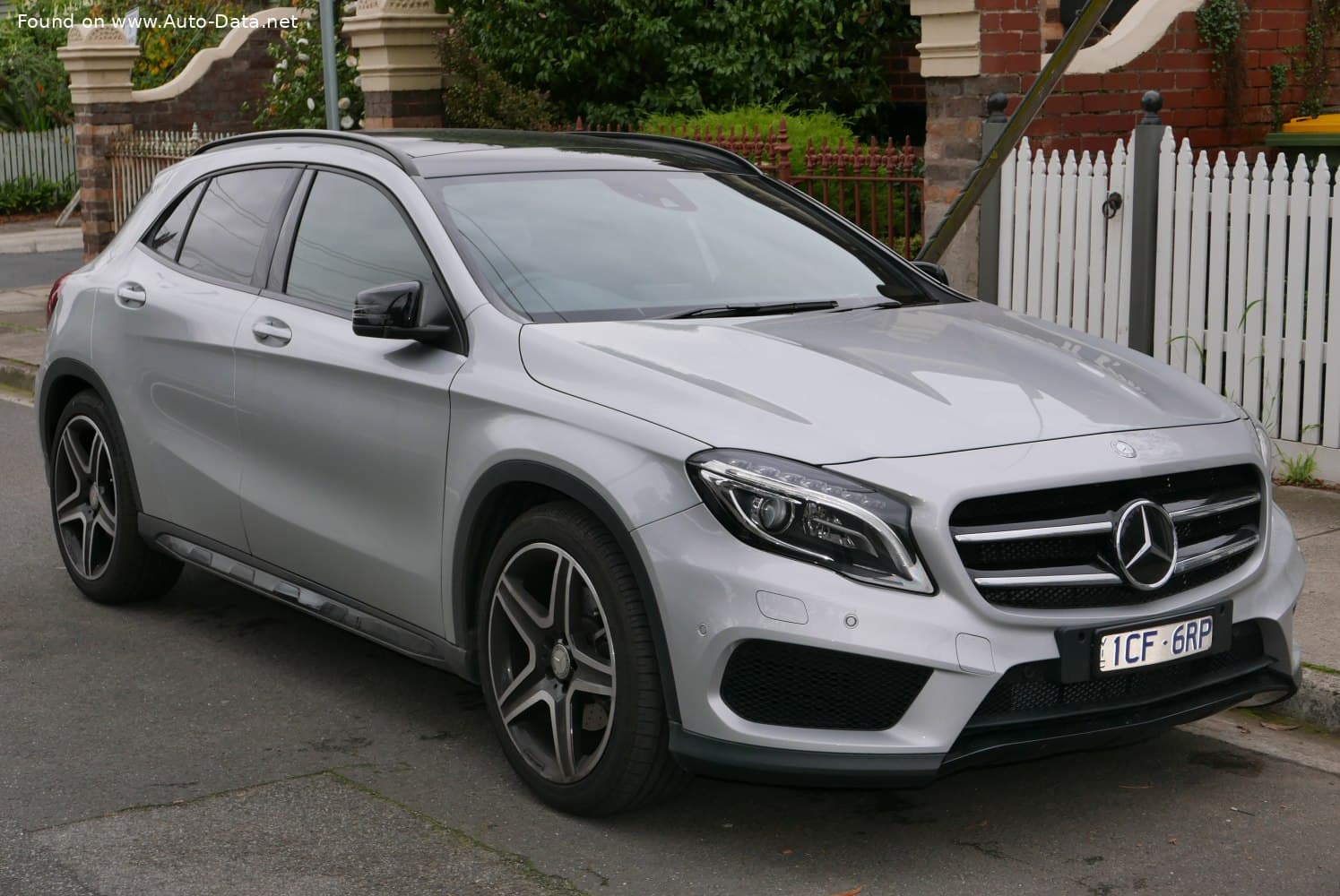 Mercedes-Benz GLA X156 (2013–2017)