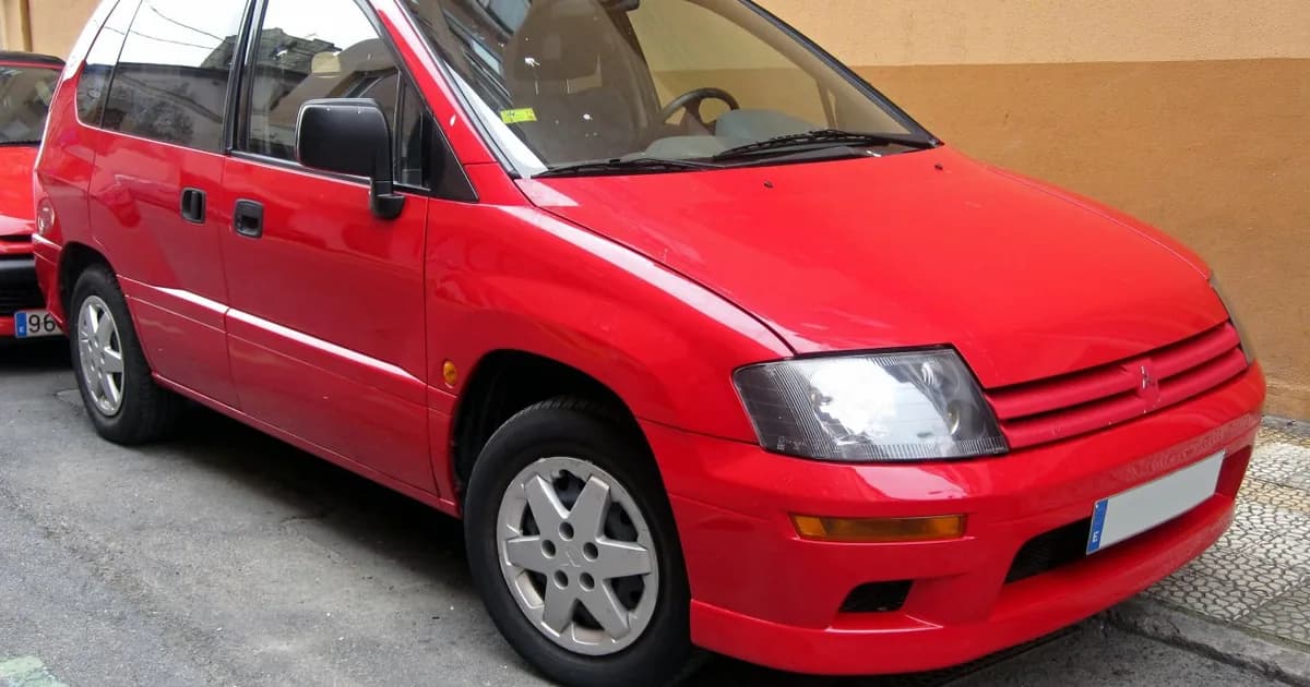 Mitsubishi Space Runner (N50) (1999–2002)