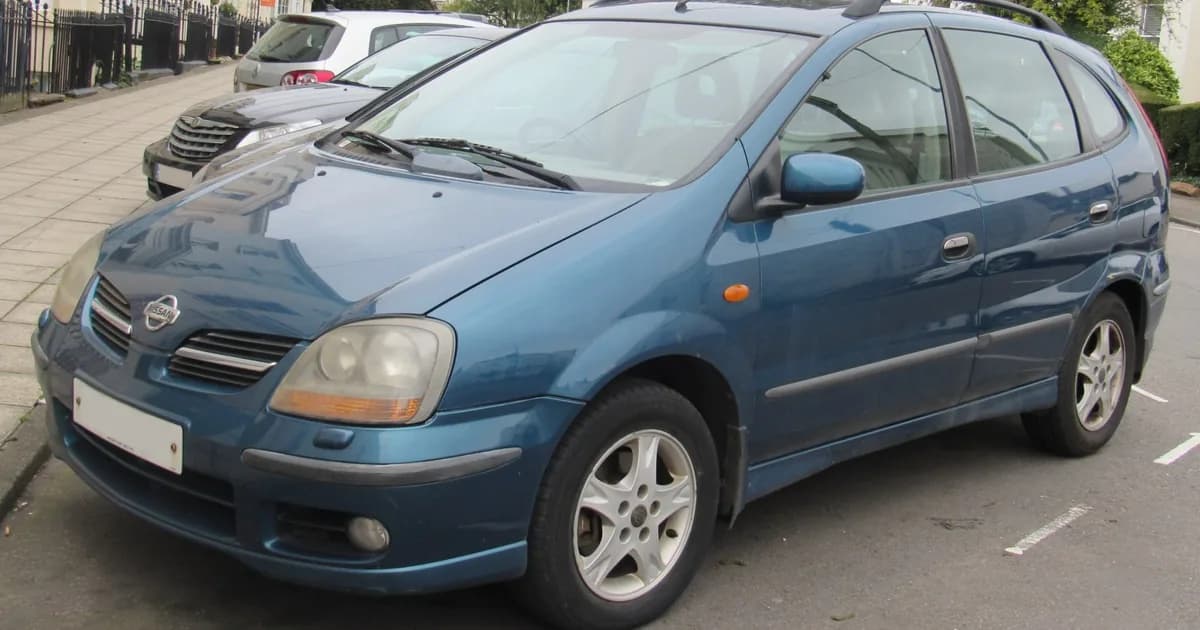 Nissan Almera Tino (2000–2003)