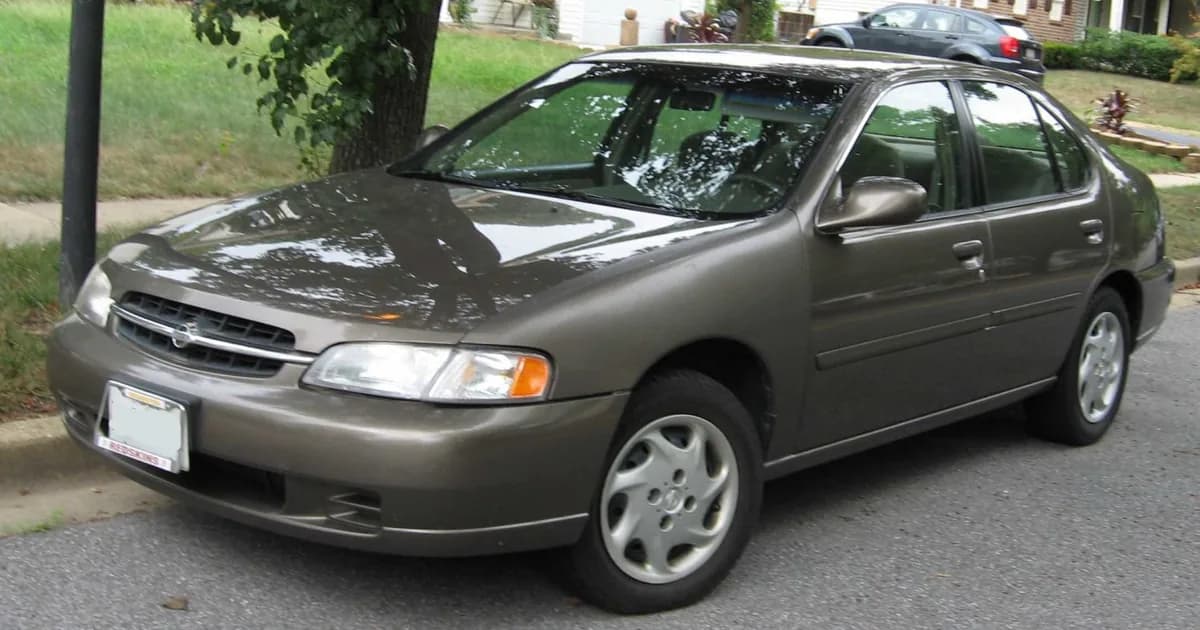 Nissan Altima II (1998–2002)