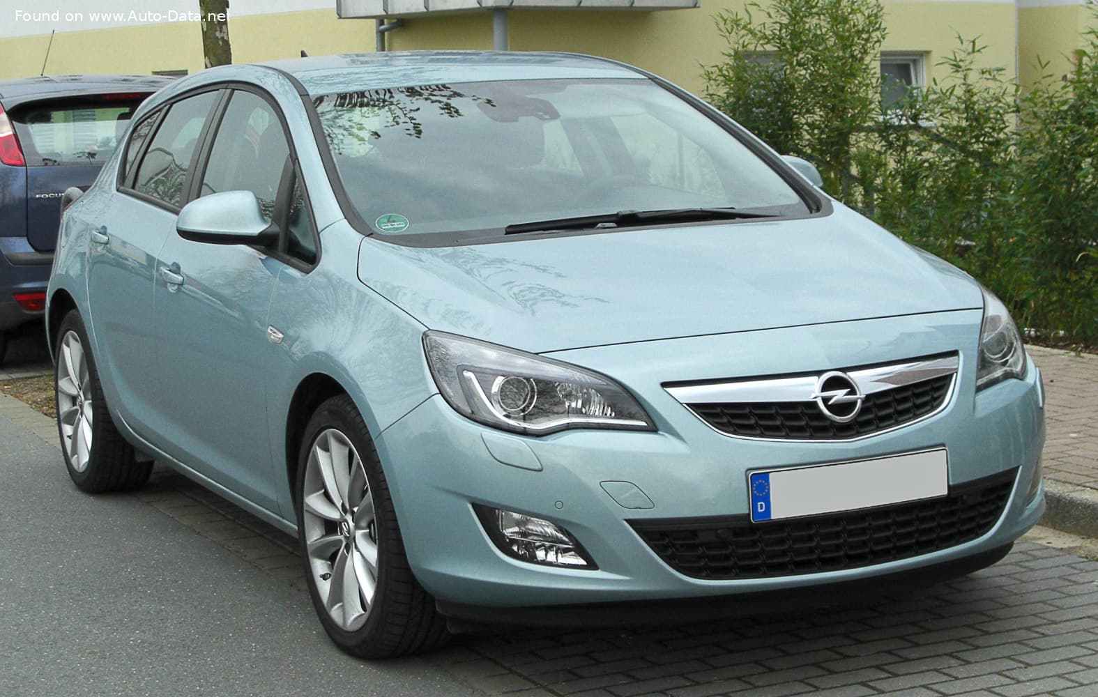 Opel Astra J (2009–2012)