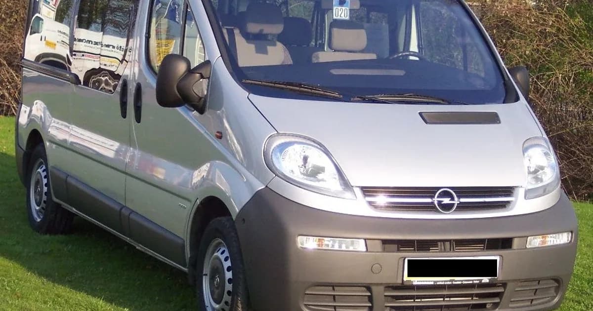 Opel Vivaro A Tour (2001–2006)