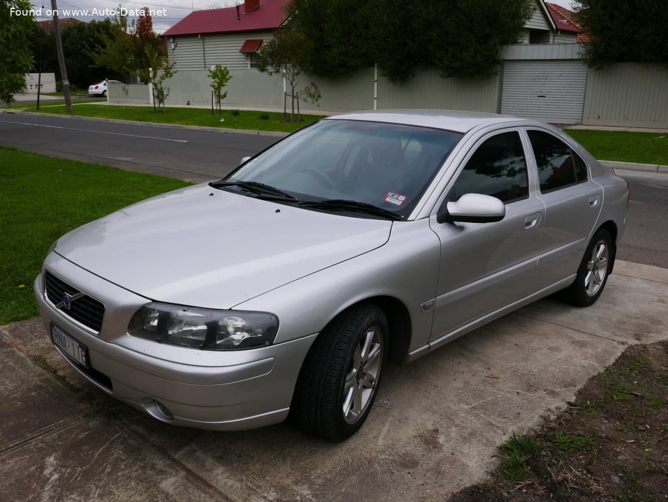 Volvo S60 1 (2000–2009)