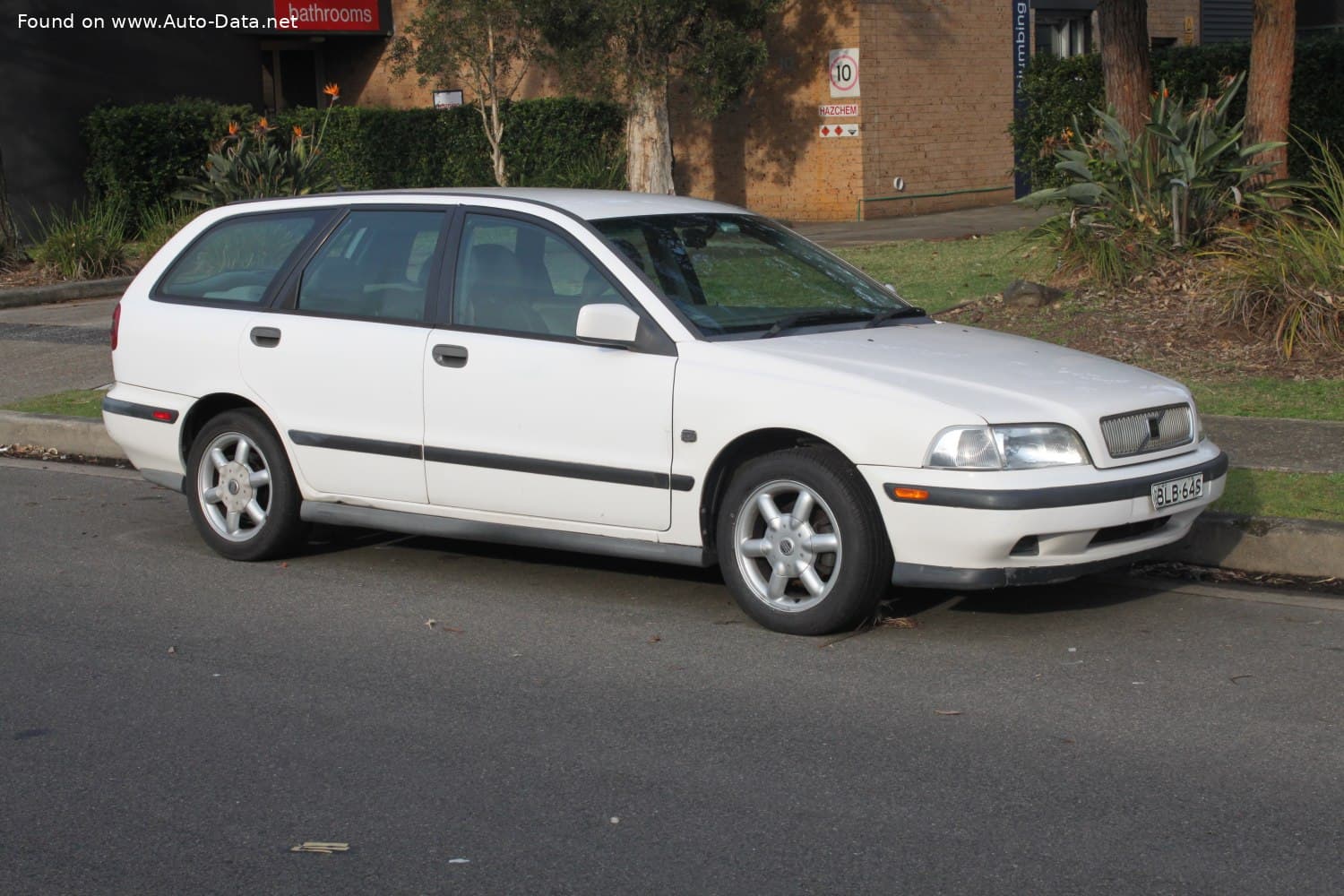 Volvo V40 1 (1995–2004)