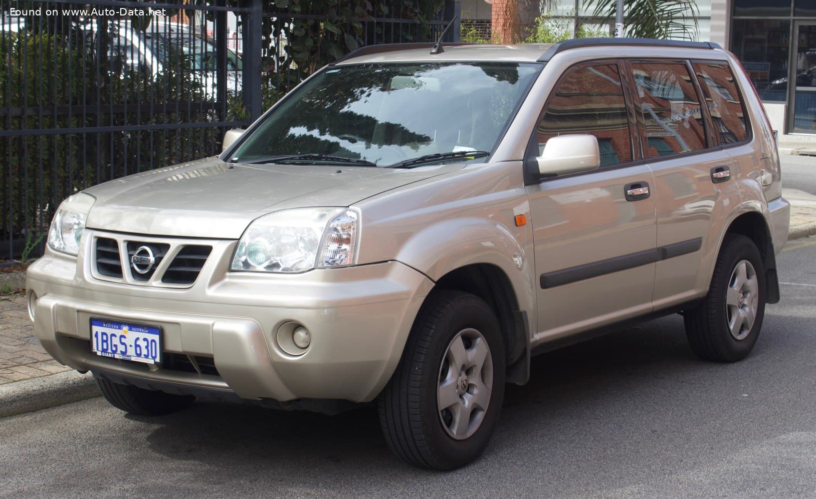 Nissan X-Trail I (2001–2003)