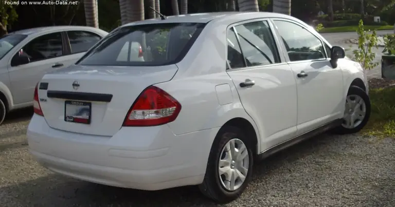Nissan Tiida Sedan (2004-2008)