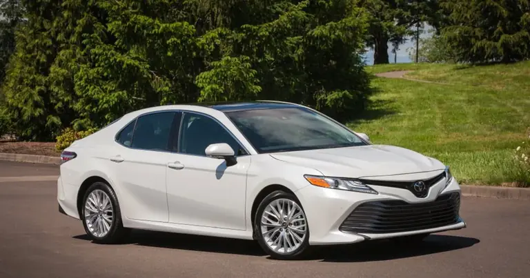 Toyota Camry VIII (XV70) (2017-2020)
