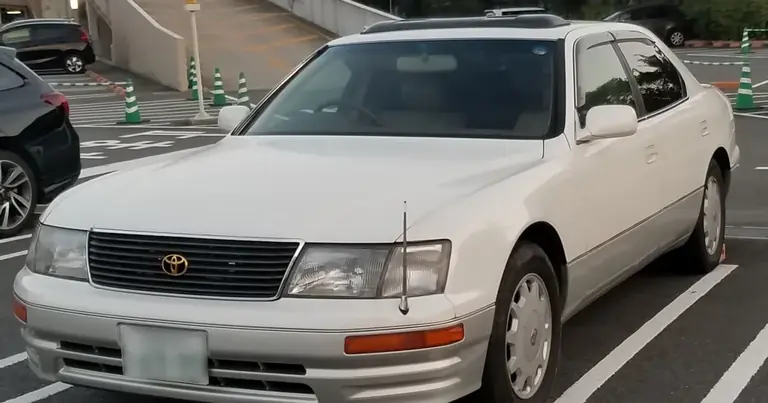 Toyota Celsior II (1997-2000)