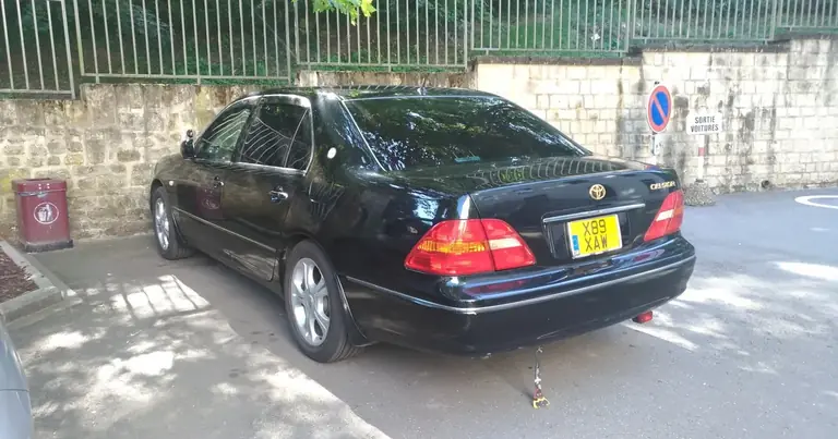 Toyota Celsior III (2000-2003)