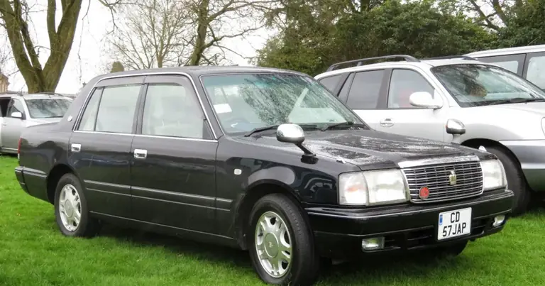 Toyota Crown Saloon (XS10) (2001-2017)