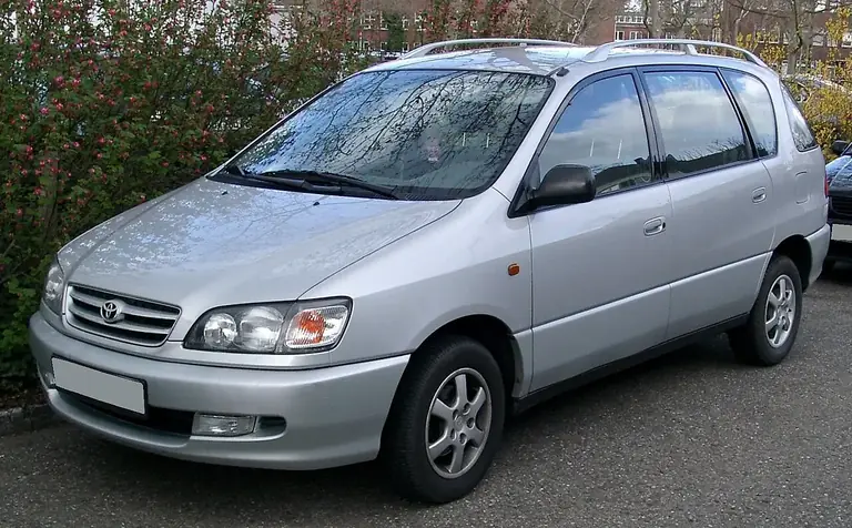 Toyota Picnic (2001-2004)